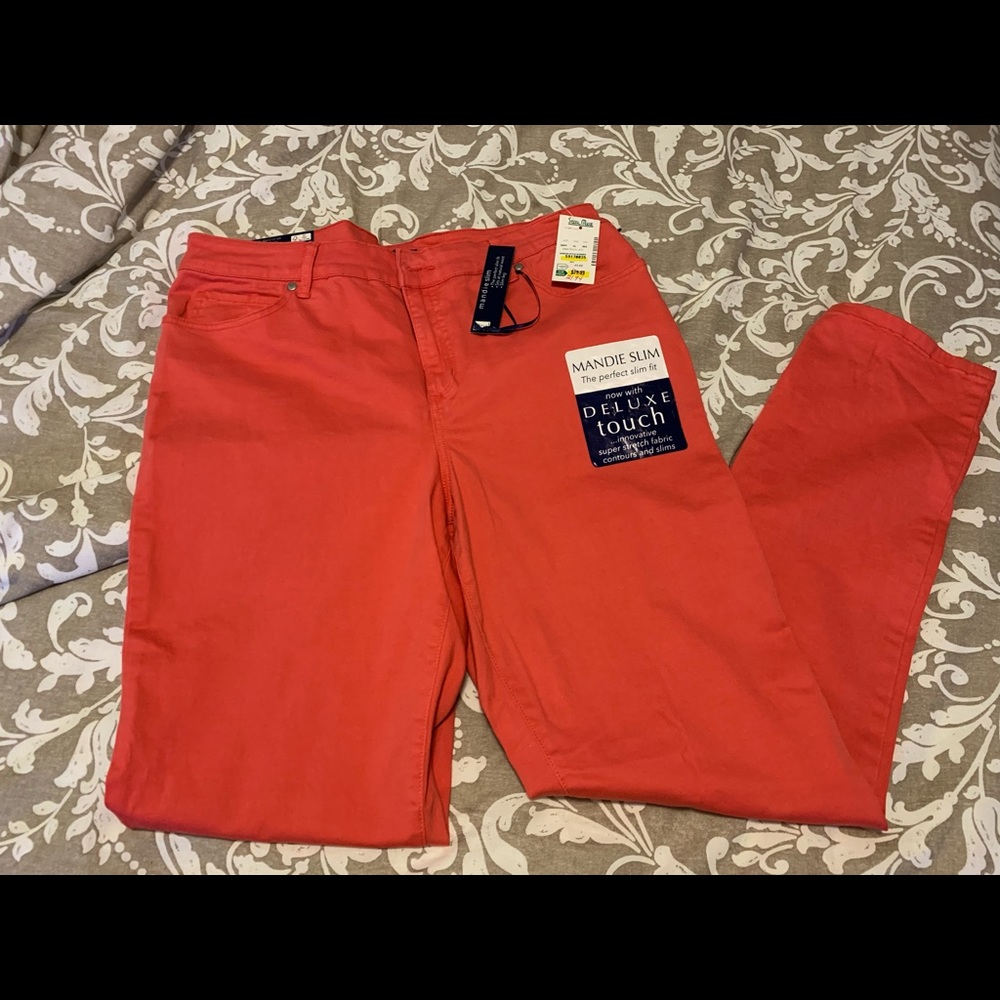 Bandolino crop pants. New. Very soft material. Stretch denim.